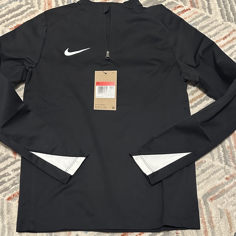 NWT! Kids Nike Black and White Performance 1/4 top